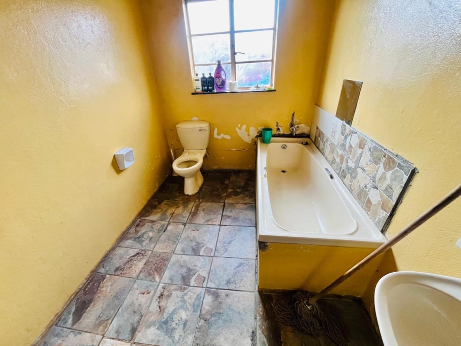 3 Bedroom Property for Sale in Molifi Tau Kloof Free State